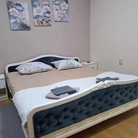 Angie Apartment *